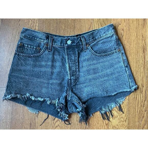 Women's Levi's Light Black Cut Off Denim Shorts. Levi's 501. Size W28 - Picture 1 of 6